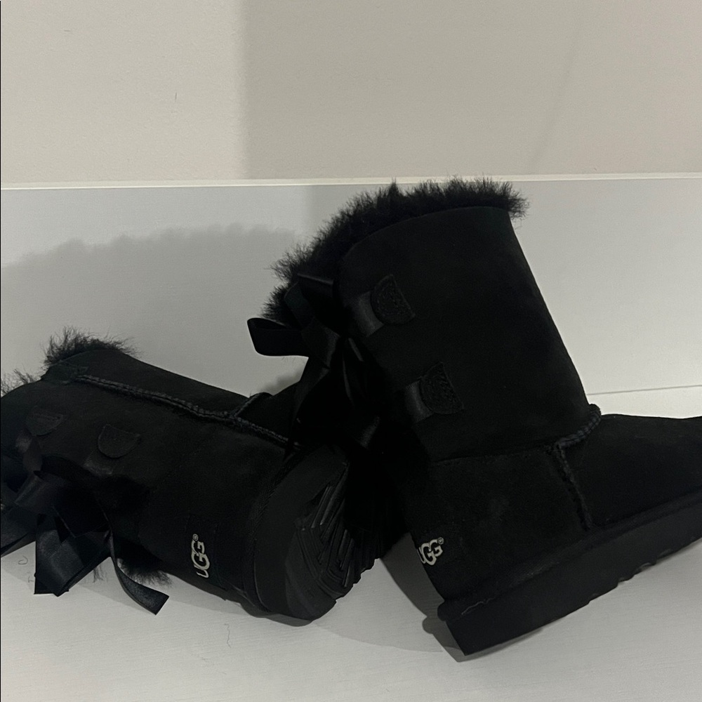 UGG kids Black Boots with Bows - Picture 3 of 4